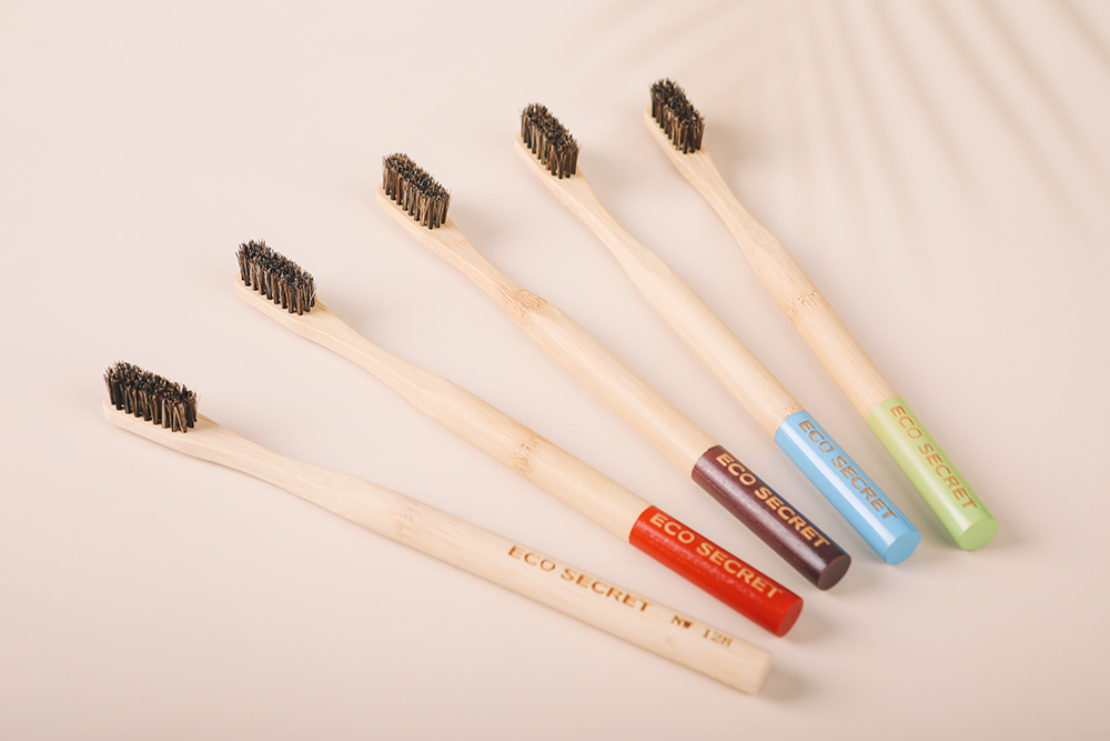Toothbrush with colorful handles 